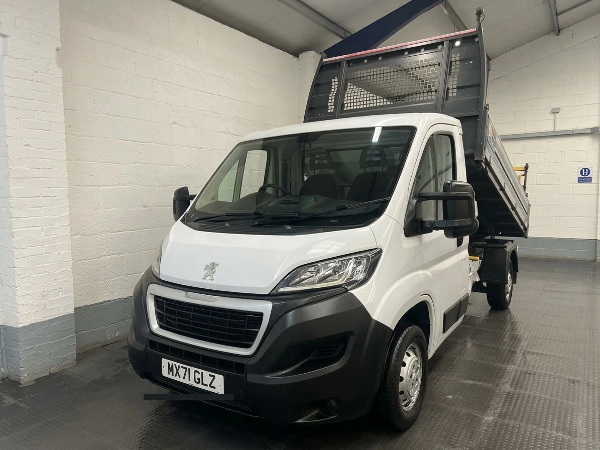 2021 Peugeot Boxer Tipper Van — front three-quarter view