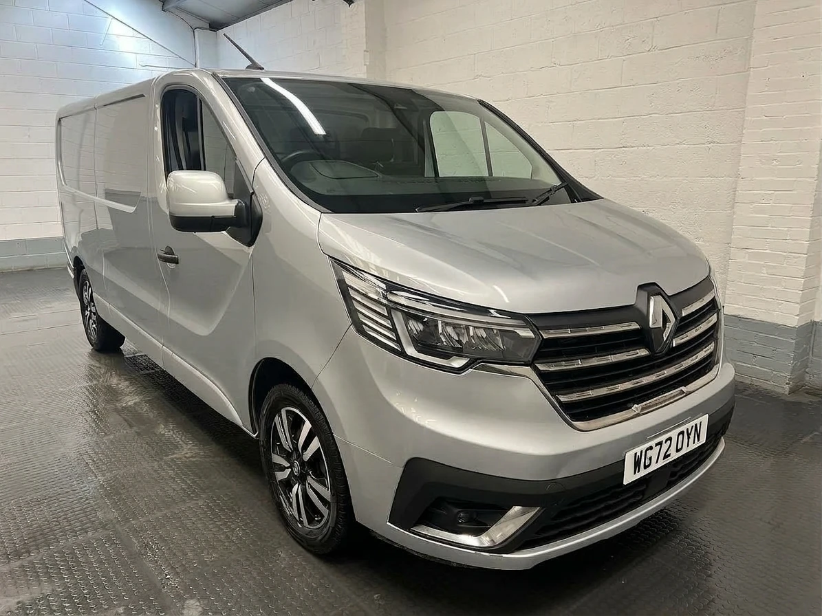 2023 Renault Trafic Panel Van — front three-quarter view