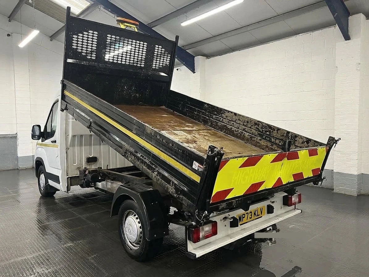 2023 Maxus Deliver 9 Tipper Van — rear three-quarter view