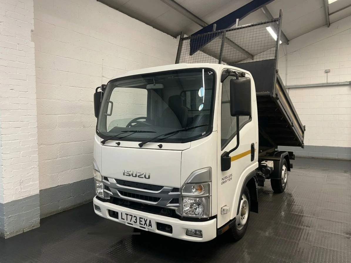 2023 Isuzu Grafter Tipper Van — front three-quarter view