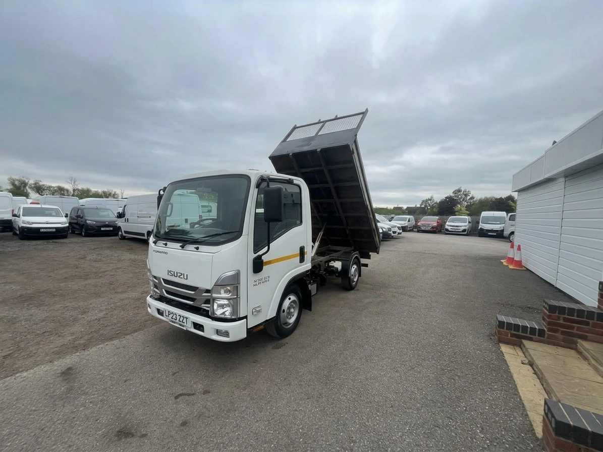 2023 Isuzu Grafter Tipper Van — front three-quarter view