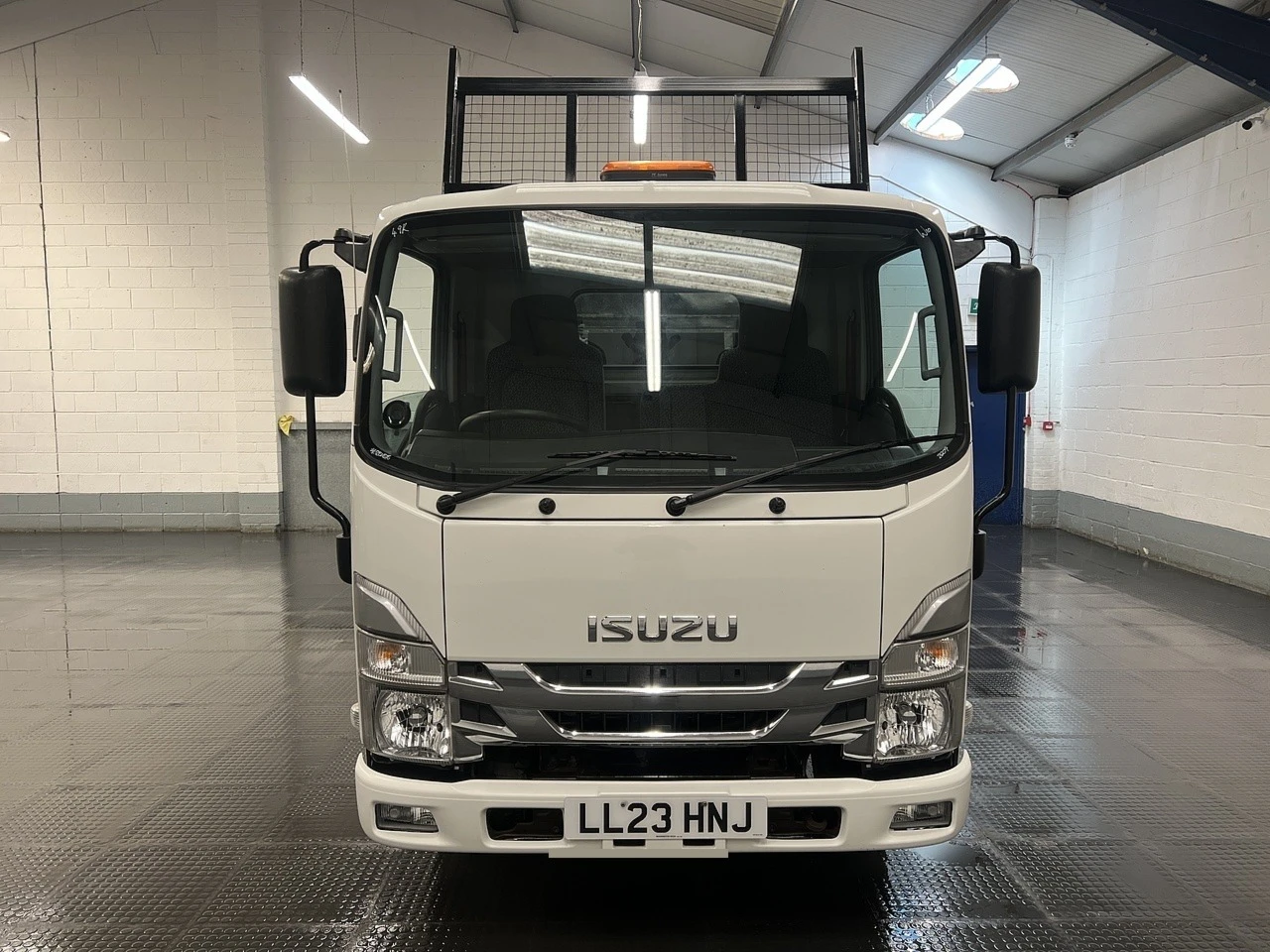 2023 Isuzu Grafter Tipper Van — front view