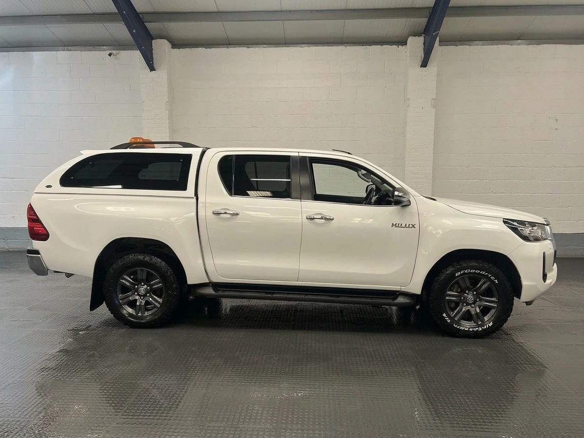 2021 Toyota Hilux Double Cab PickUp Van — side view