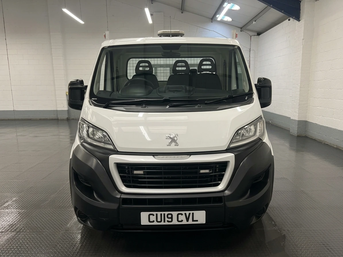 2019 Peugeot Boxer Transporter Van — front view