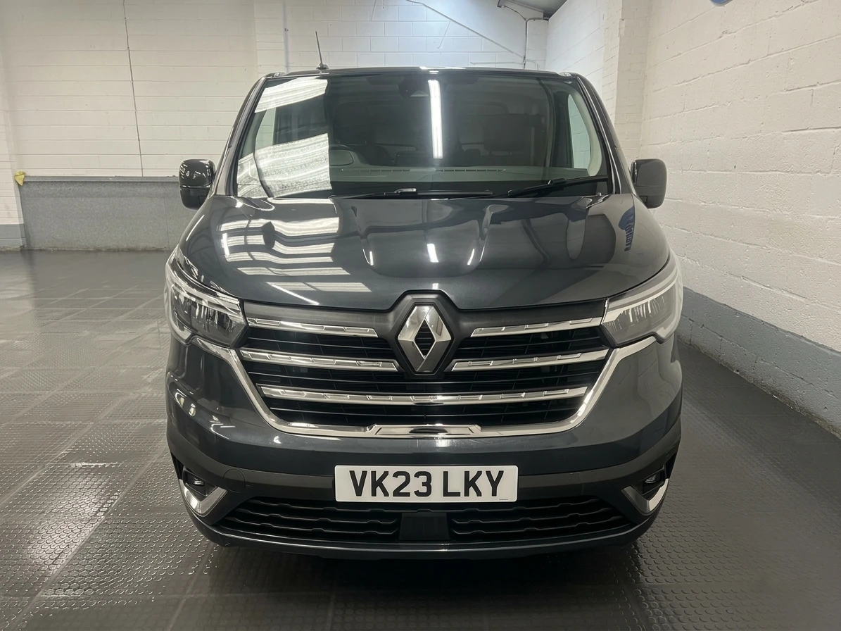 2023 Renault Trafic Panel Van — front view