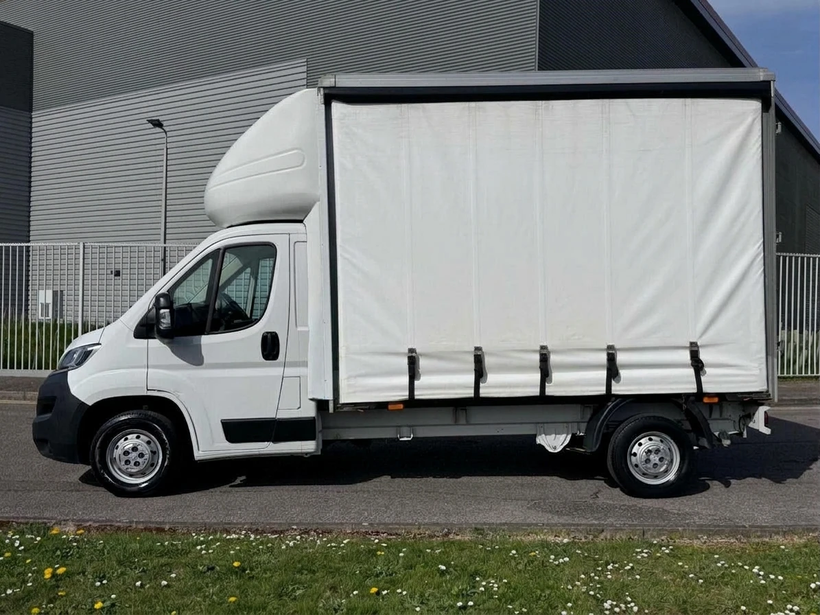 2022 Citroen Relay CurtainSider Van — side view