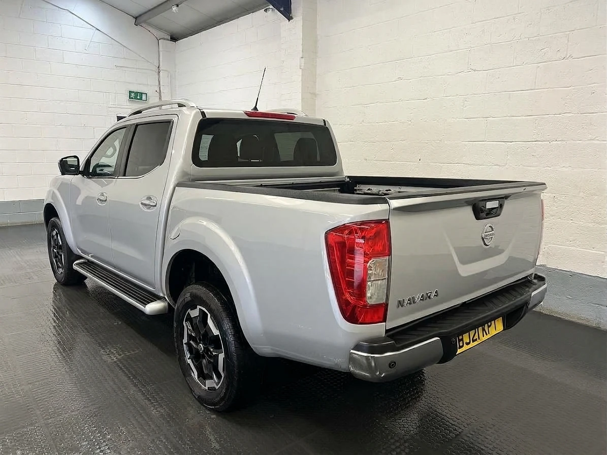 2021 Nissan Navara Double Cab PickUp Van — rear three-quarter view