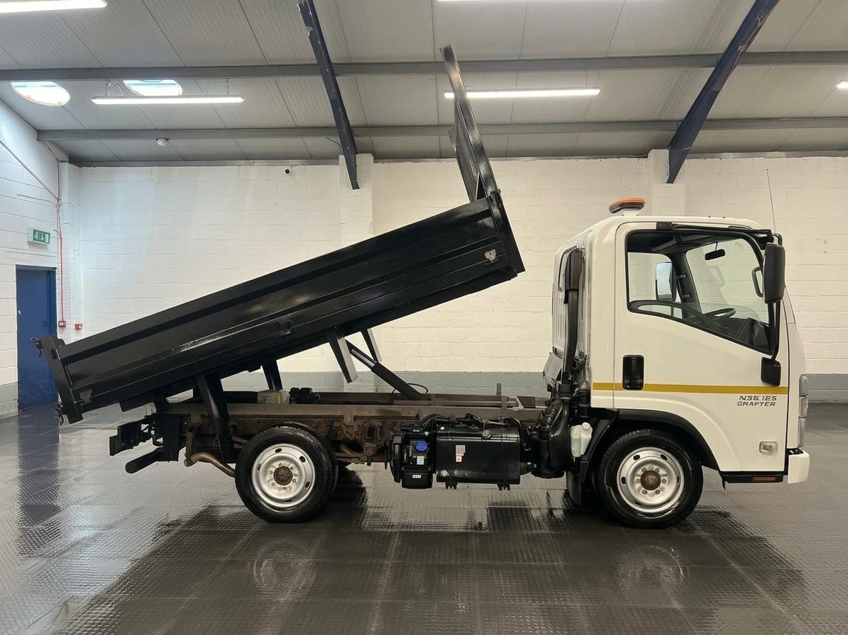 2023 Isuzu Grafter Tipper Van — side view