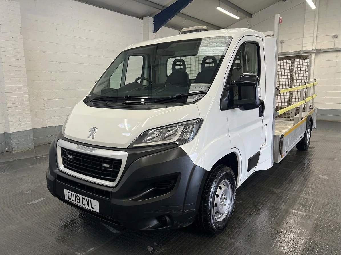 2019 Peugeot Boxer Transporter Van — front three-quarter view