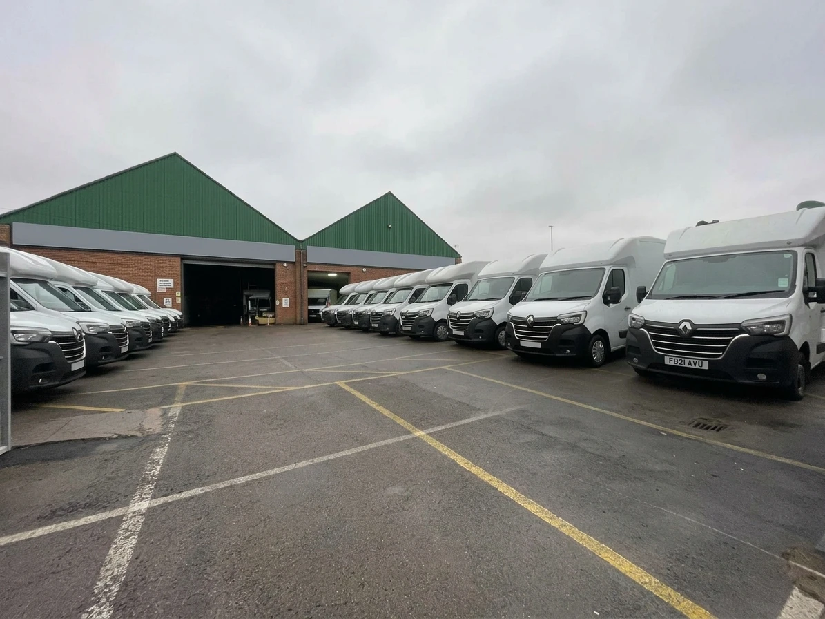 2021 Renault Master Luton Low Loader Van — front three-quarter view