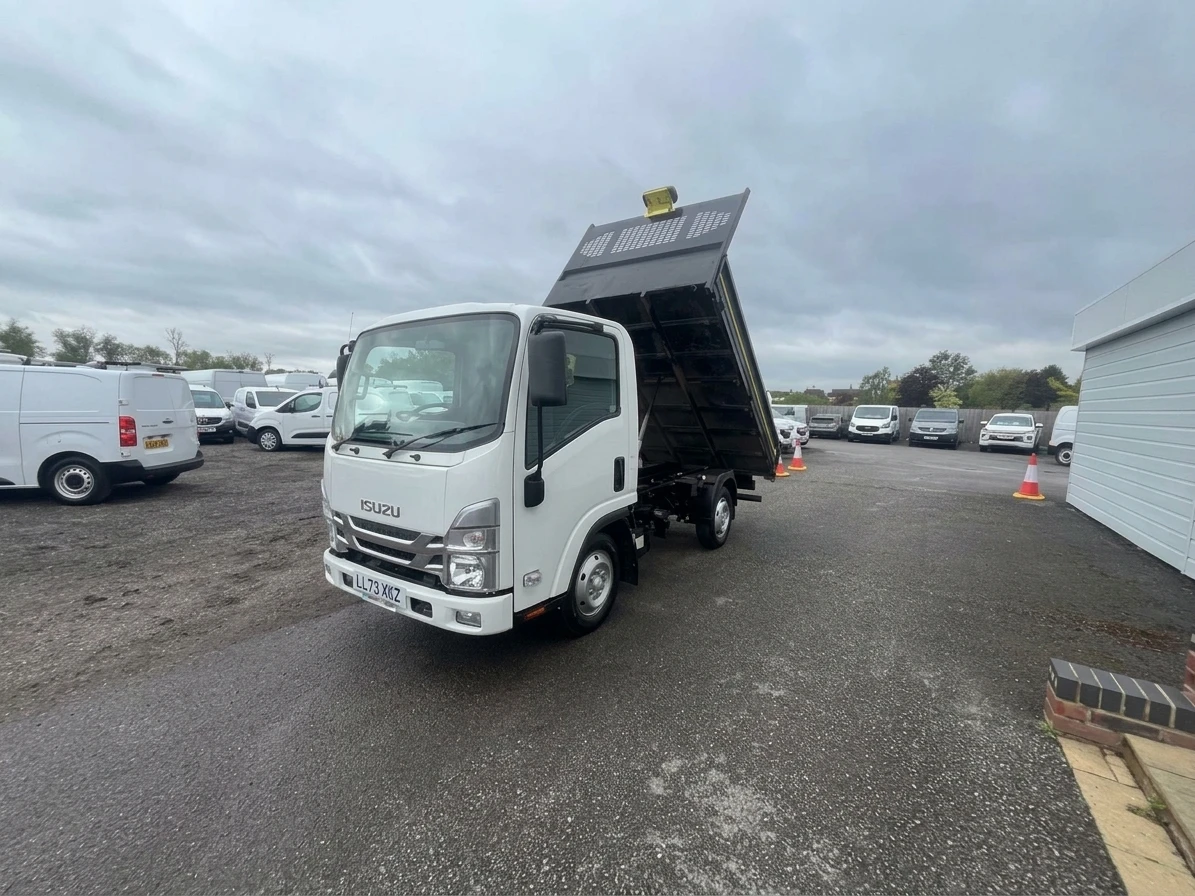 2023 Isuzu Grafter Tipper Van — front three-quarter view