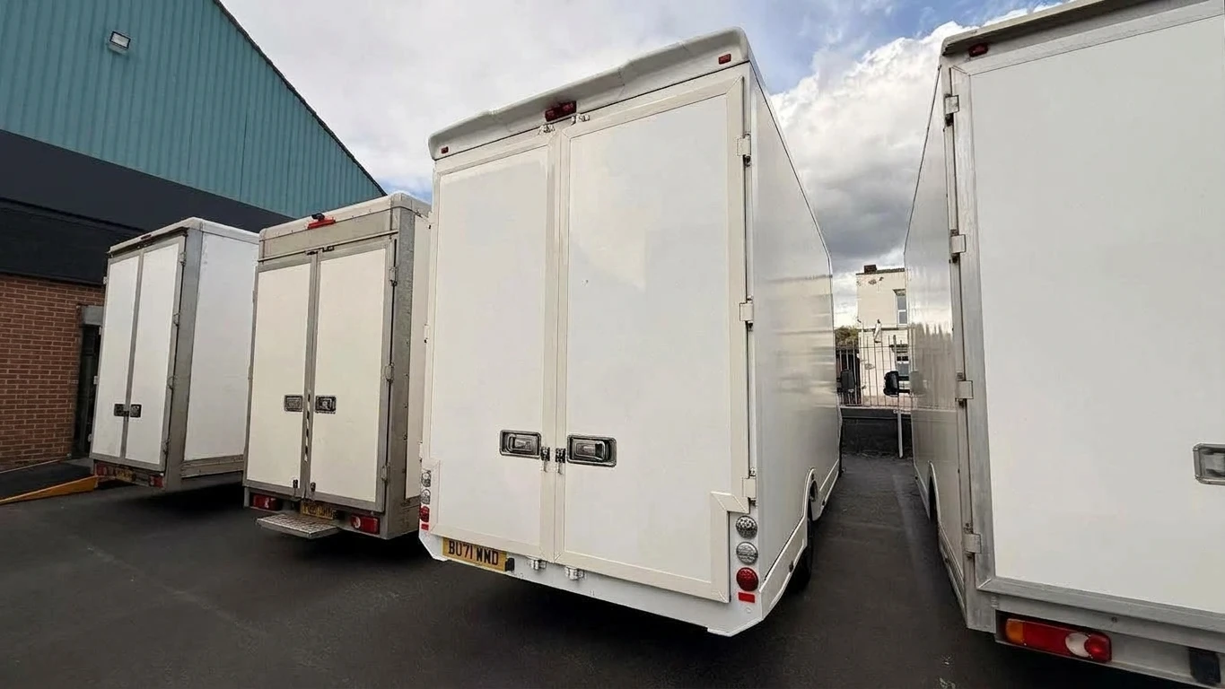 2021 Renault Master Luton Low Loader Van — rear three-quarter view