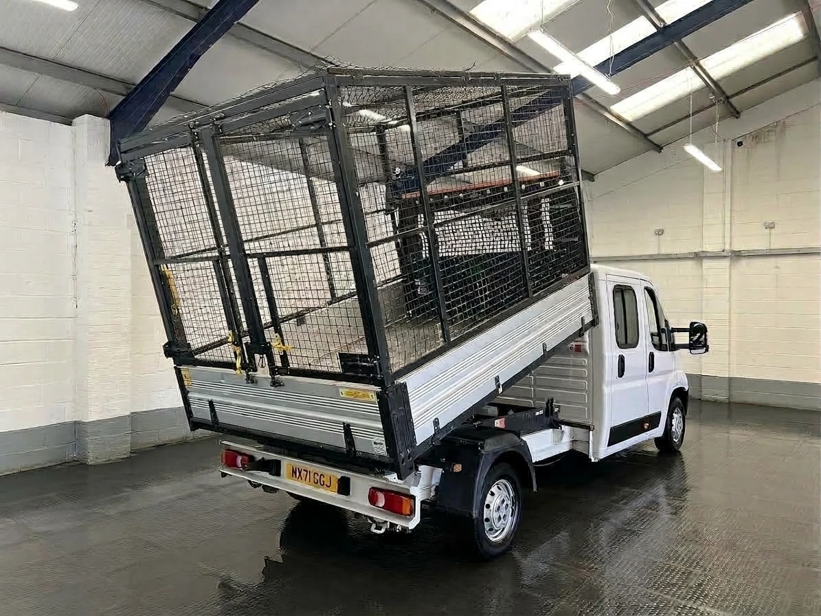 2021 Peugeot Boxer Double Cab Tipper Van — rear three-quarter view
