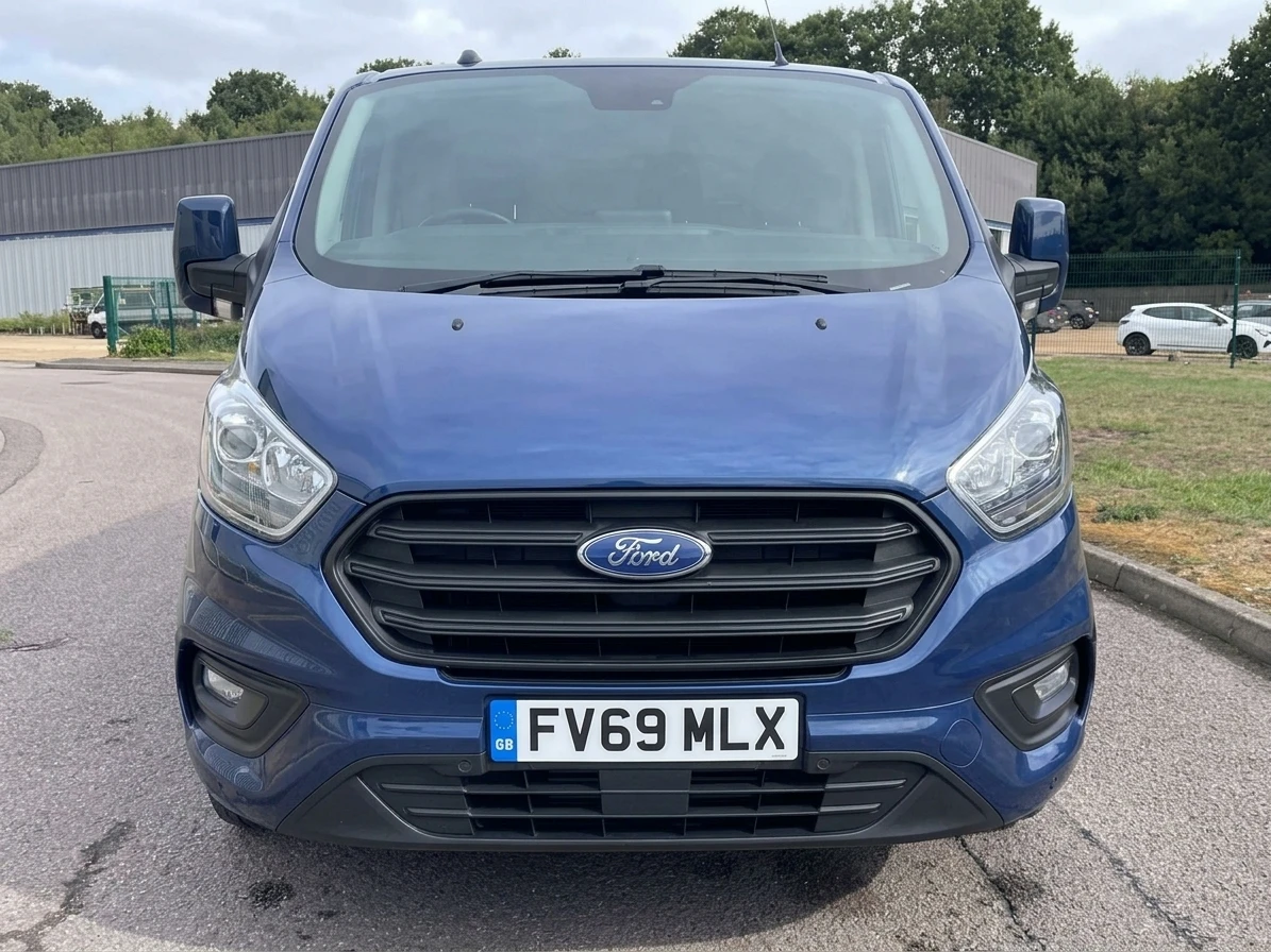 2019 Ford Transit Custom Panel Van — front view