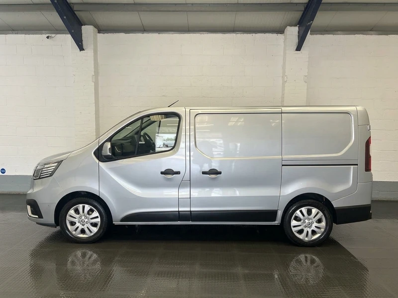 2024 Renault Trafic Panel Van — side view