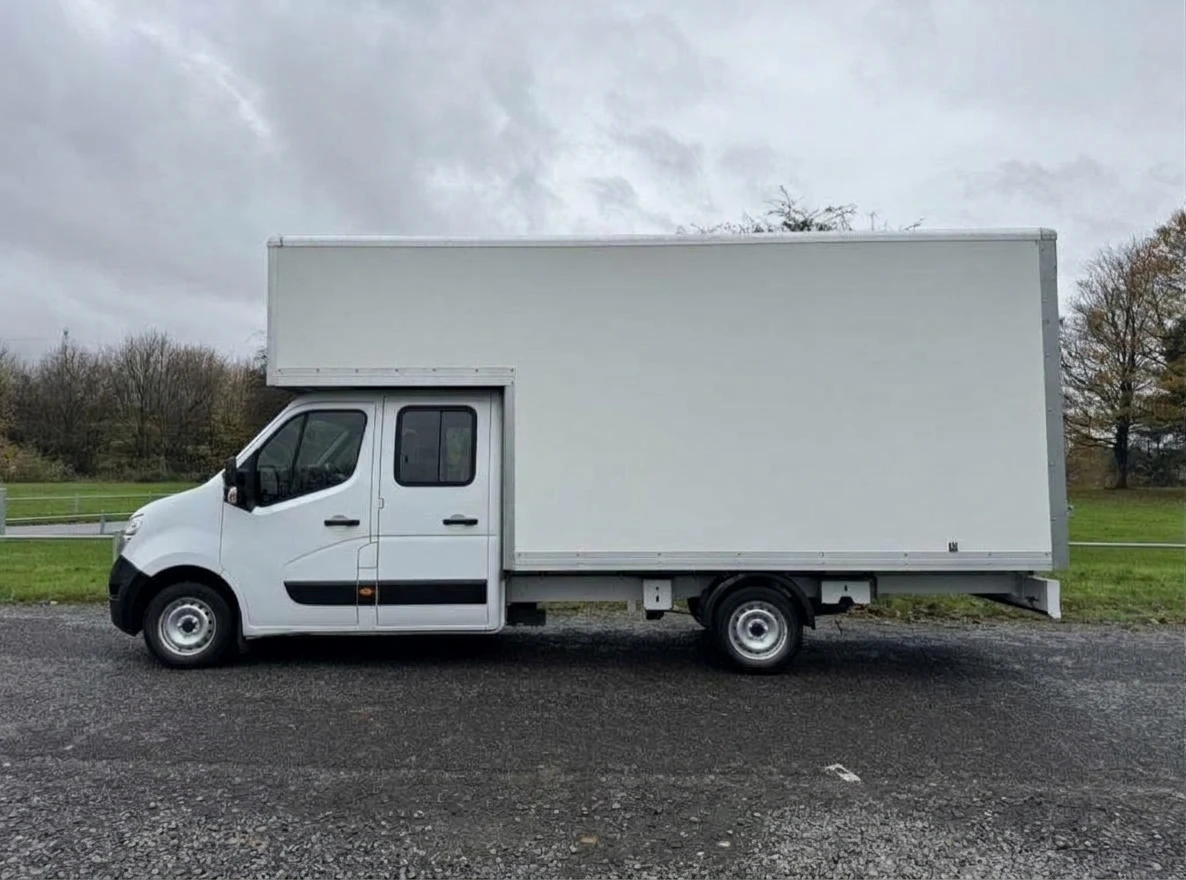 2021 Nissan NV400 Luton Box Van — side view