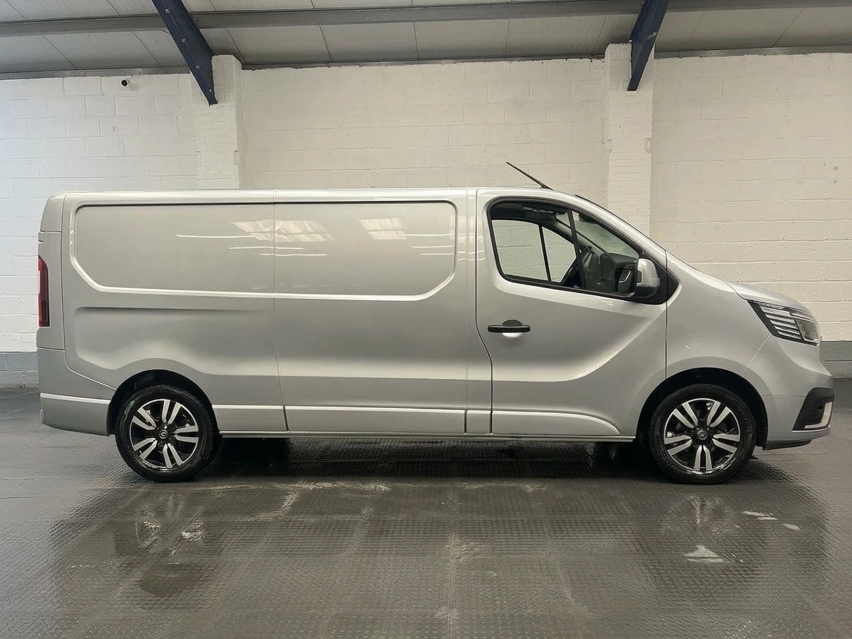2023 Renault Trafic Panel Van — side view