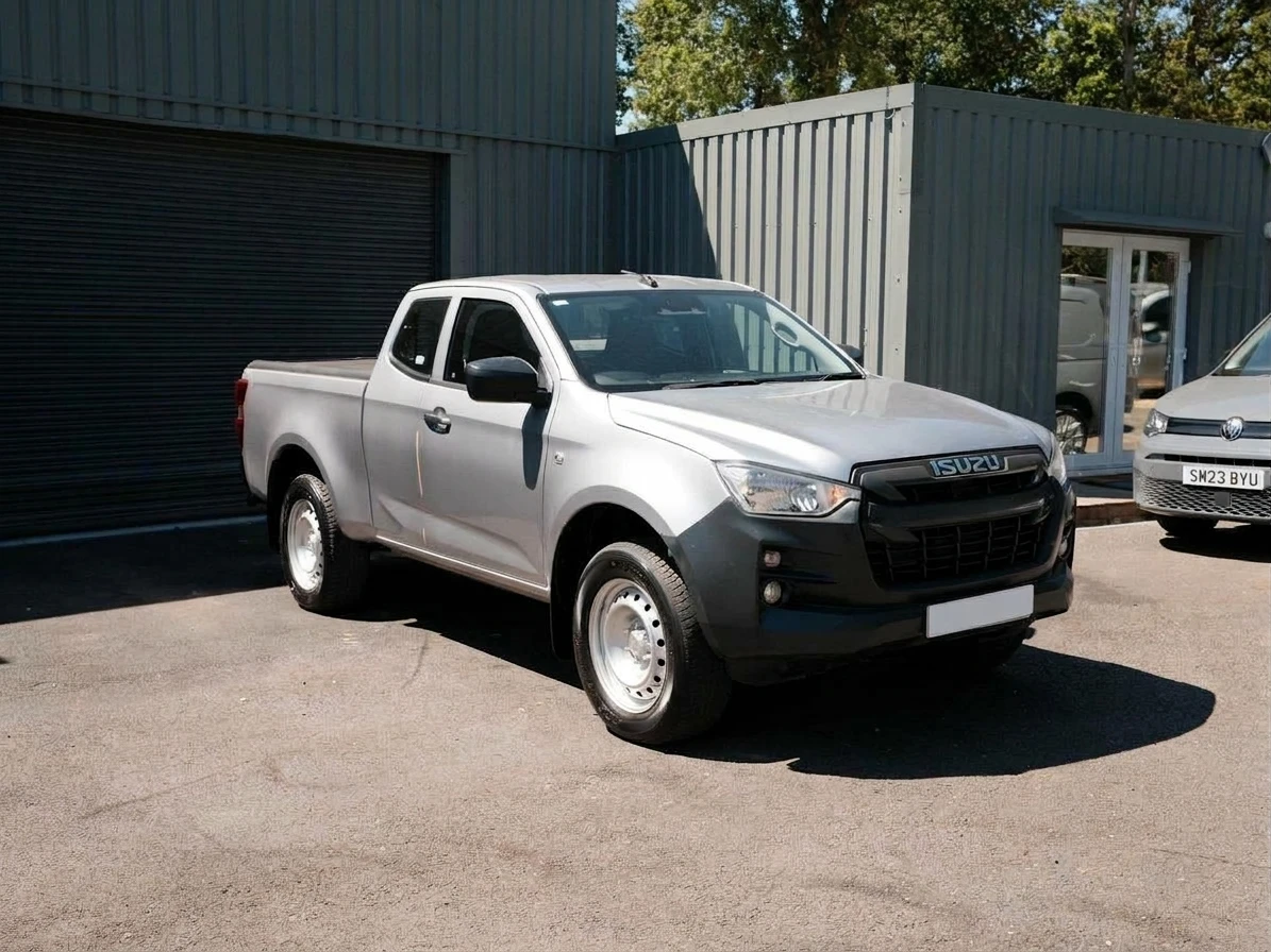 2021 Isuzu D-Max PickUp Van — front three-quarter view