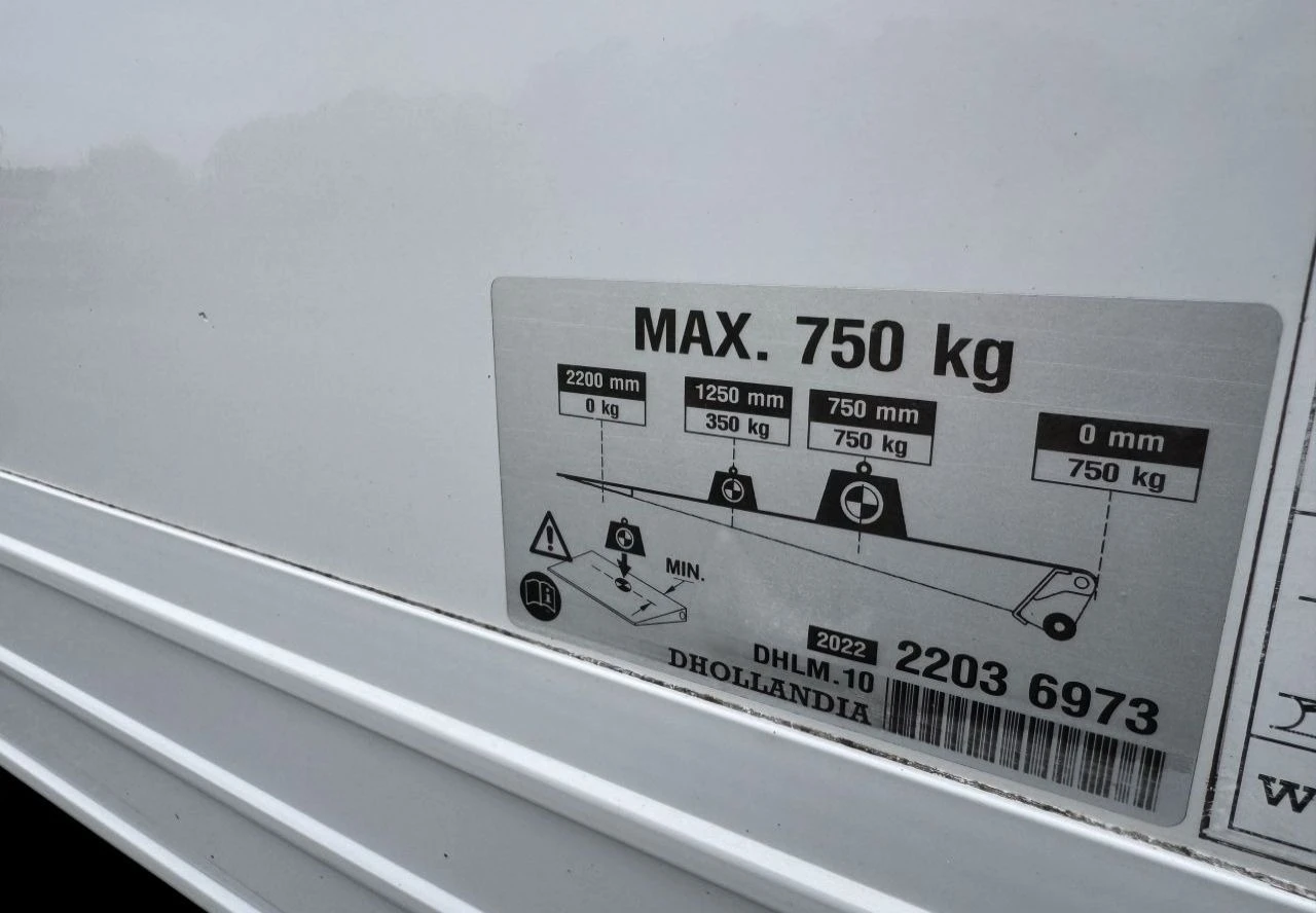 2022 Mercedes-Benz Sprinter Luton Box Van — detail