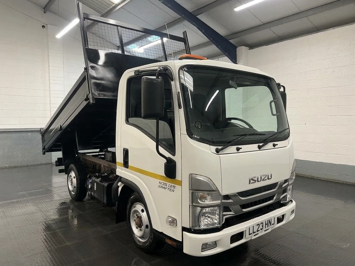 2023 Isuzu Grafter Tipper Van — front three-quarter view