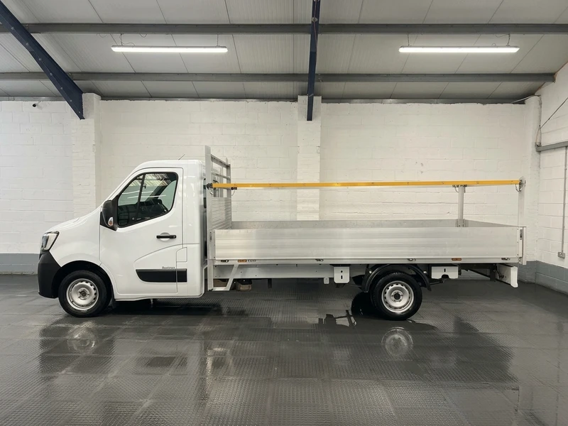 2023 Renault Master Dropside Van — side view