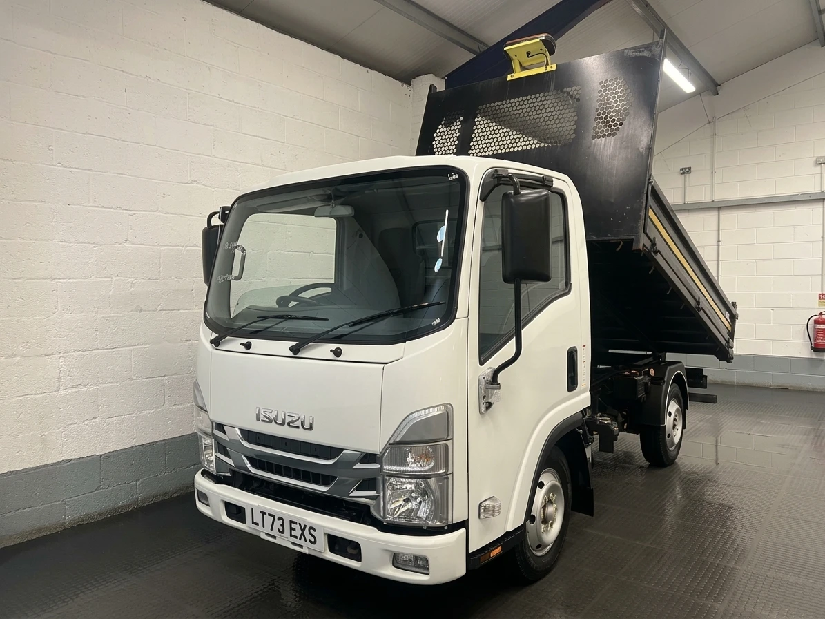 2023 Isuzu Grafter Tipper Van — front three-quarter view