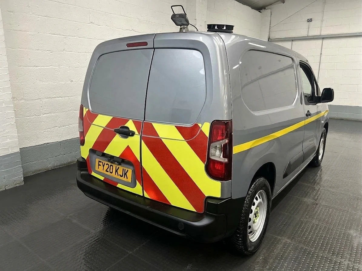 2020 Peugeot Partner Panel Van — rear three-quarter view