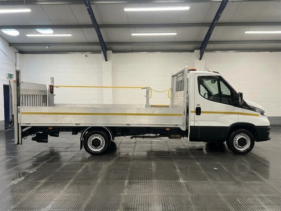 2023 Iveco Daily Dropside Van — side view