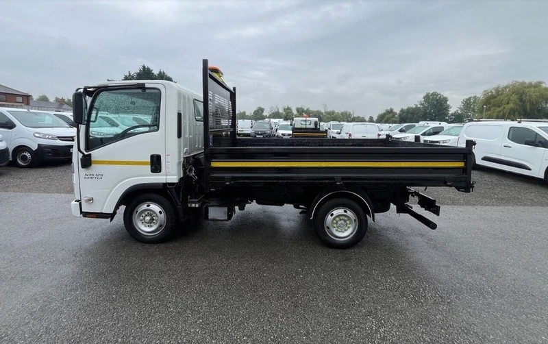 2023 Isuzu Grafter Tipper Van — side view
