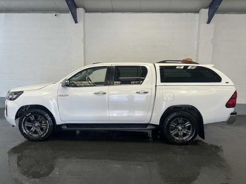 2021 Toyota Hilux Double Cab PickUp Van — side view