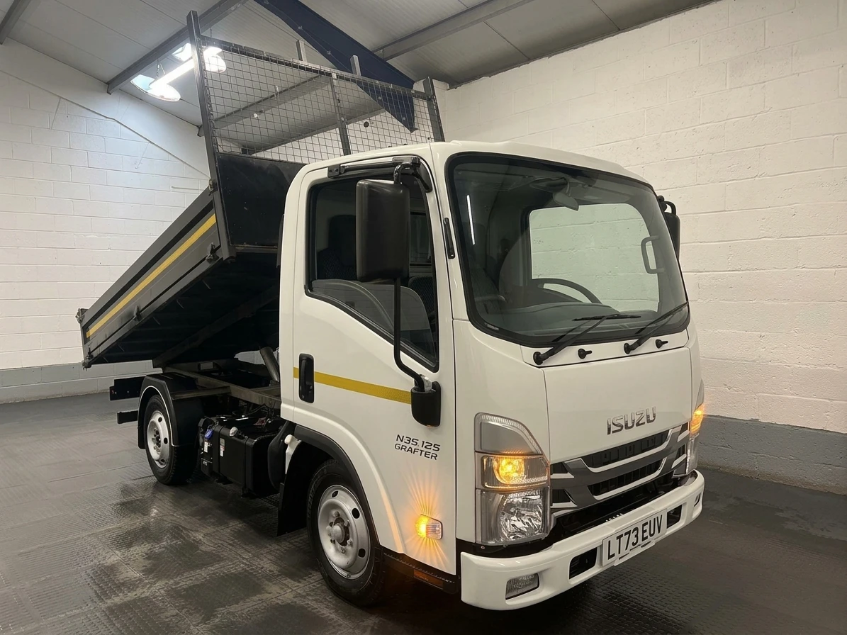 2023 Isuzu Grafter Tipper Van — front three-quarter view