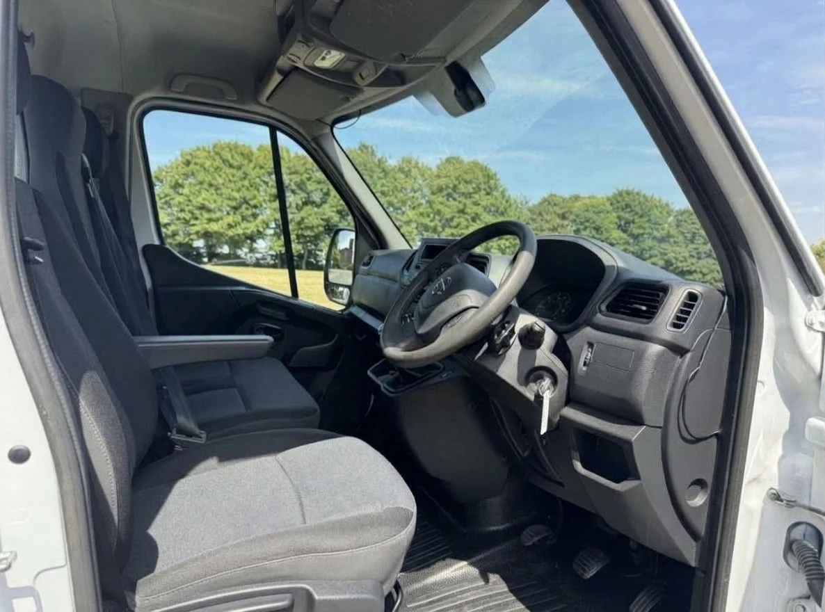 2021 Nissan NV400 Dropside Van — cab interior