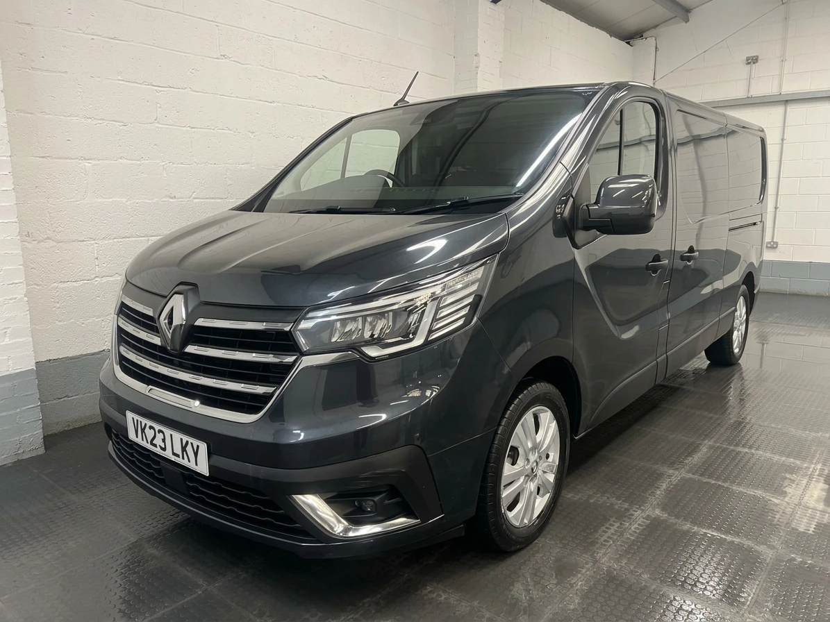 2023 Renault Trafic Panel Van — front three-quarter view