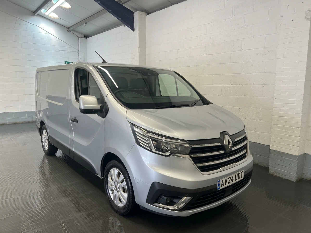2024 Renault Trafic Panel Van — front three-quarter view
