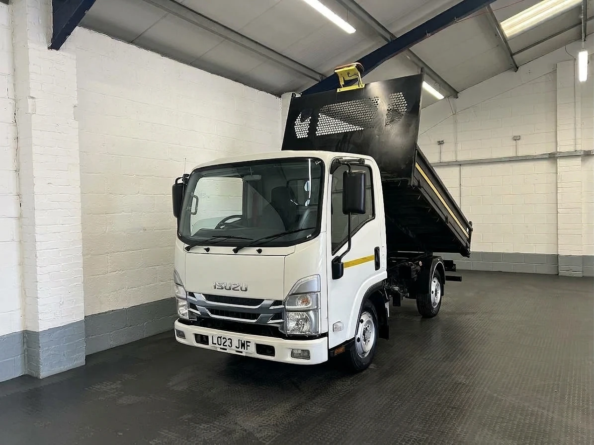2023 Isuzu Grafter Tipper Van — front three-quarter view