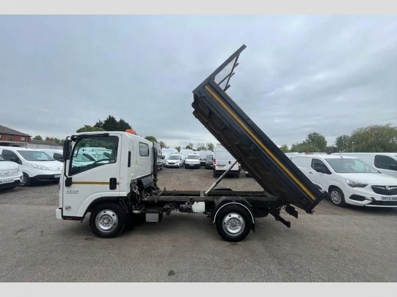 2023 Isuzu Grafter Tipper Van — side view