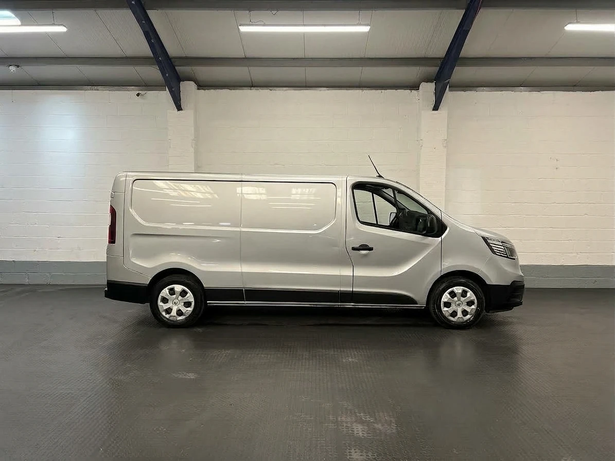 2023 Renault Trafic Panel Van — side view