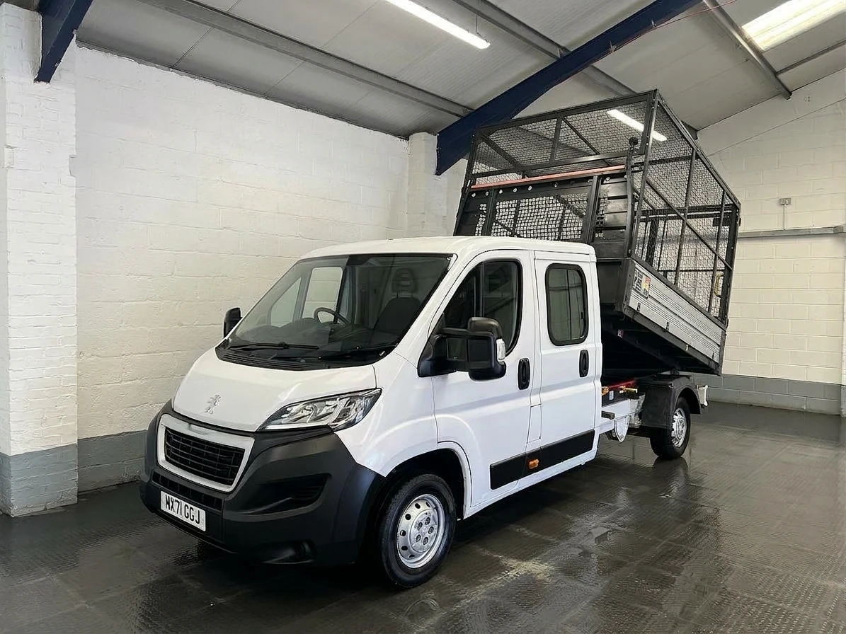 2021 Peugeot Boxer Double Cab Tipper Van — front three-quarter view