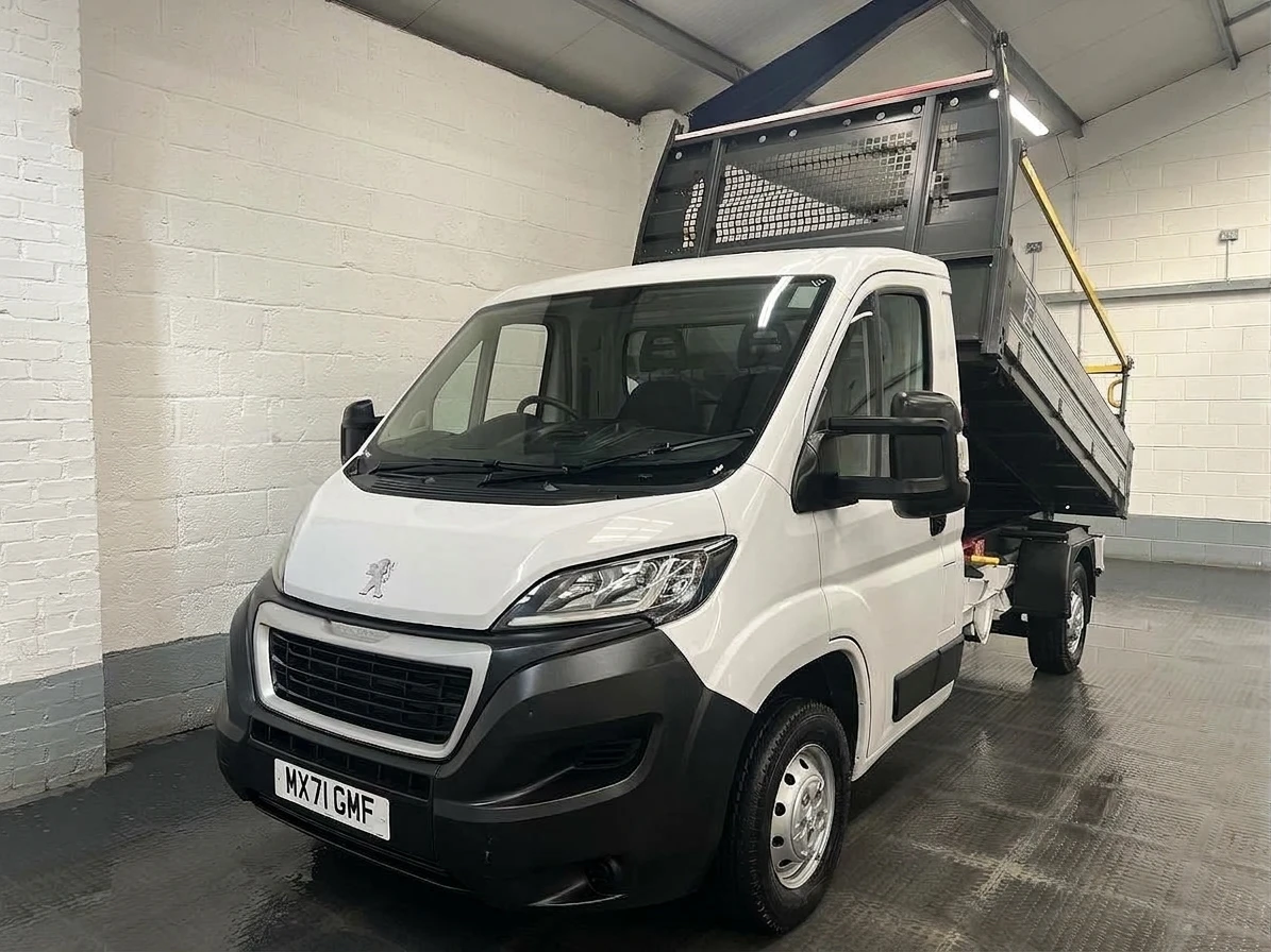 2021 Peugeot Boxer Tipper Van — front three-quarter view