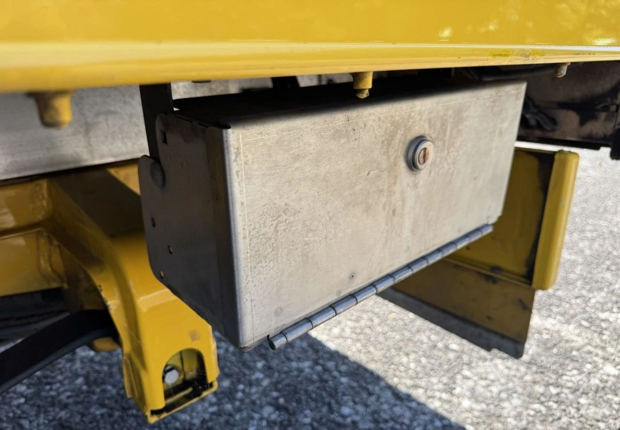 2020 Mercedes-Benz Sprinter Luton Box Van — detail