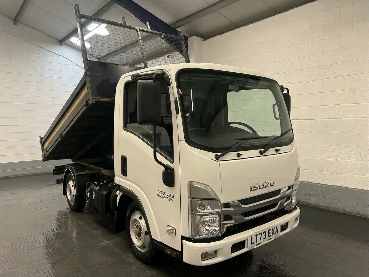 2023 Isuzu Grafter Tipper Van — front three-quarter view