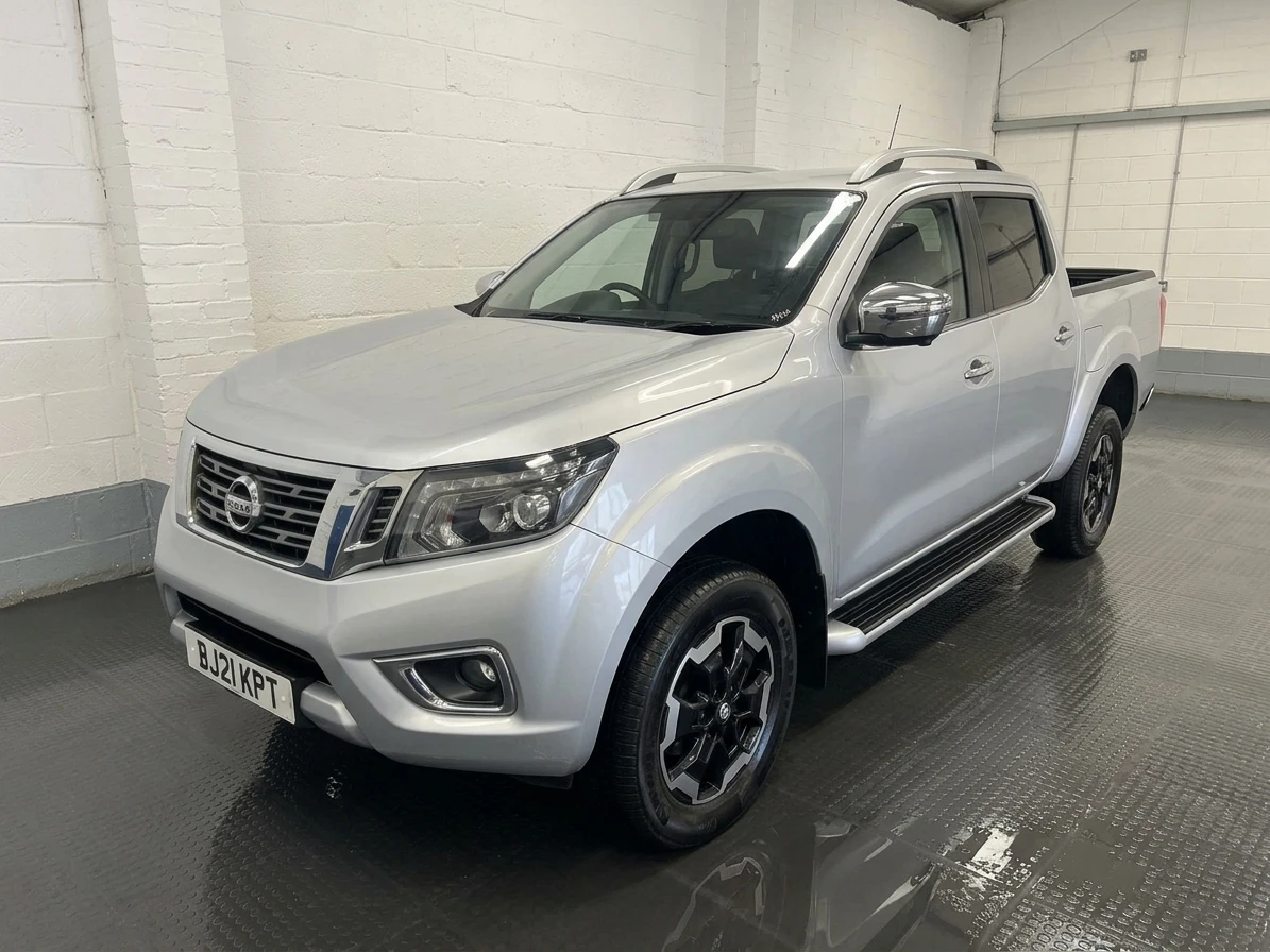 2021 Nissan Navara Double Cab PickUp Van — front three-quarter view