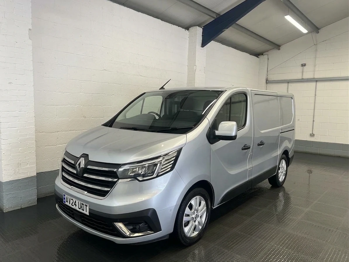 2024 Renault Trafic Panel Van — front three-quarter view