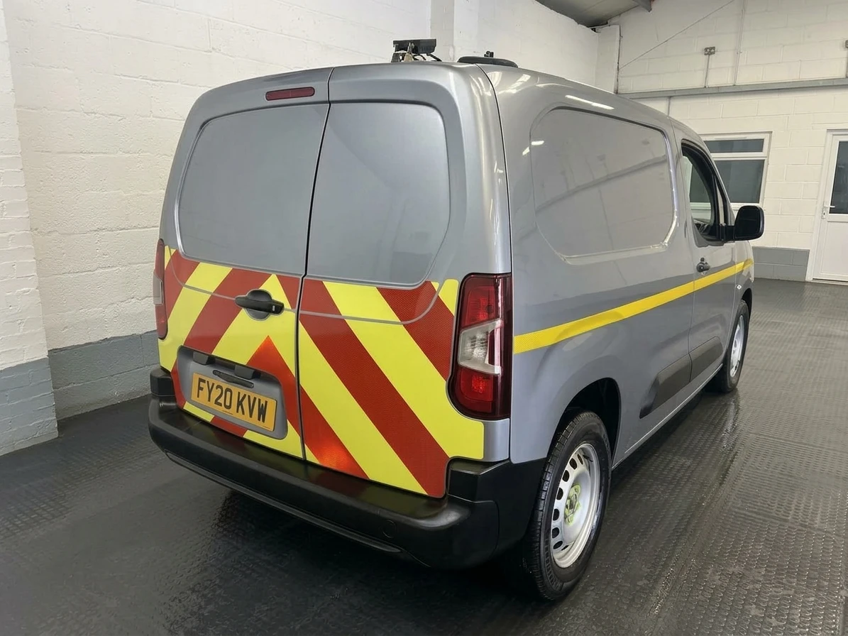 2020 Peugeot Partner Panel Van — rear three-quarter view