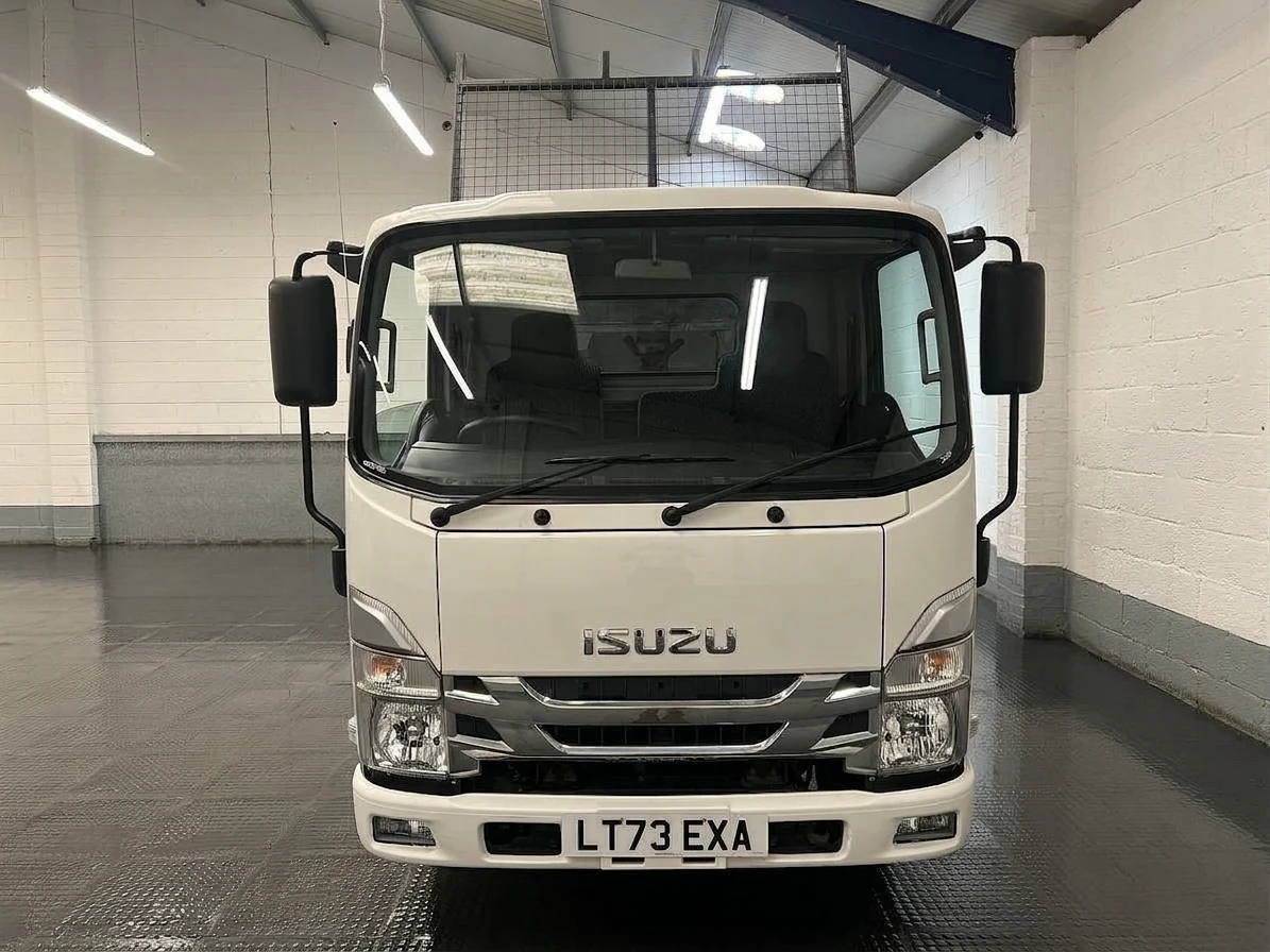 2023 Isuzu Grafter Tipper Van — front view