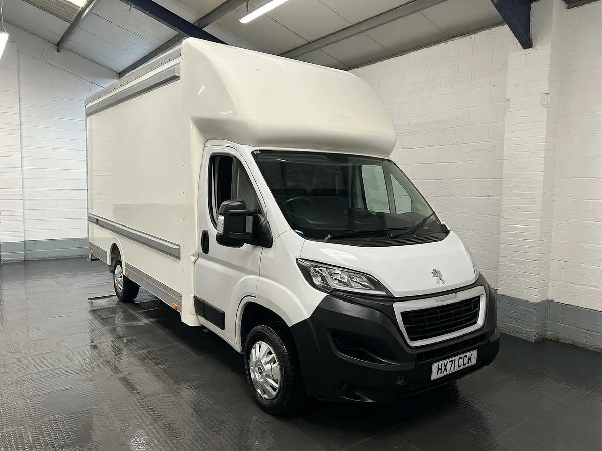 2021 Peugeot Boxer Luton Low Loader Van — front three-quarter view