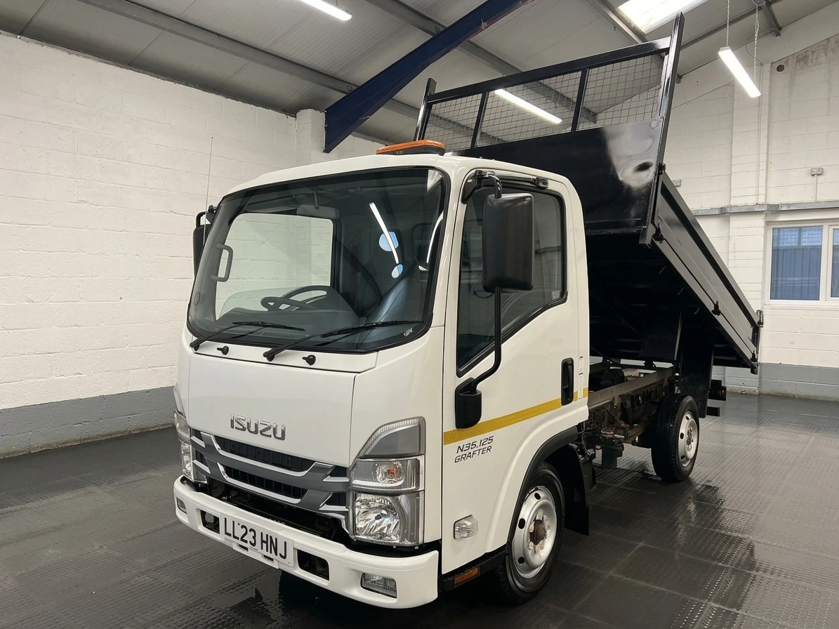 2023 Isuzu Grafter Tipper Van — front three-quarter view