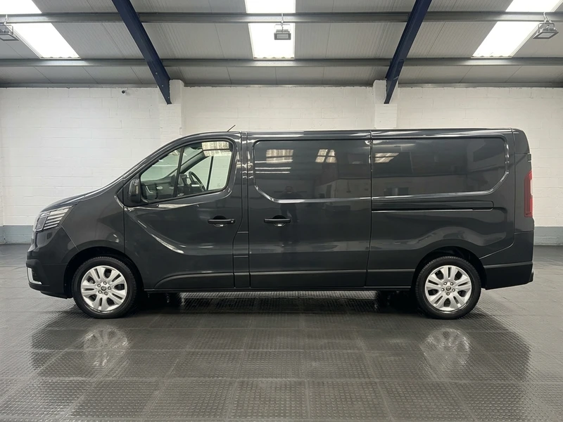 2023 Renault Trafic Panel Van — side view