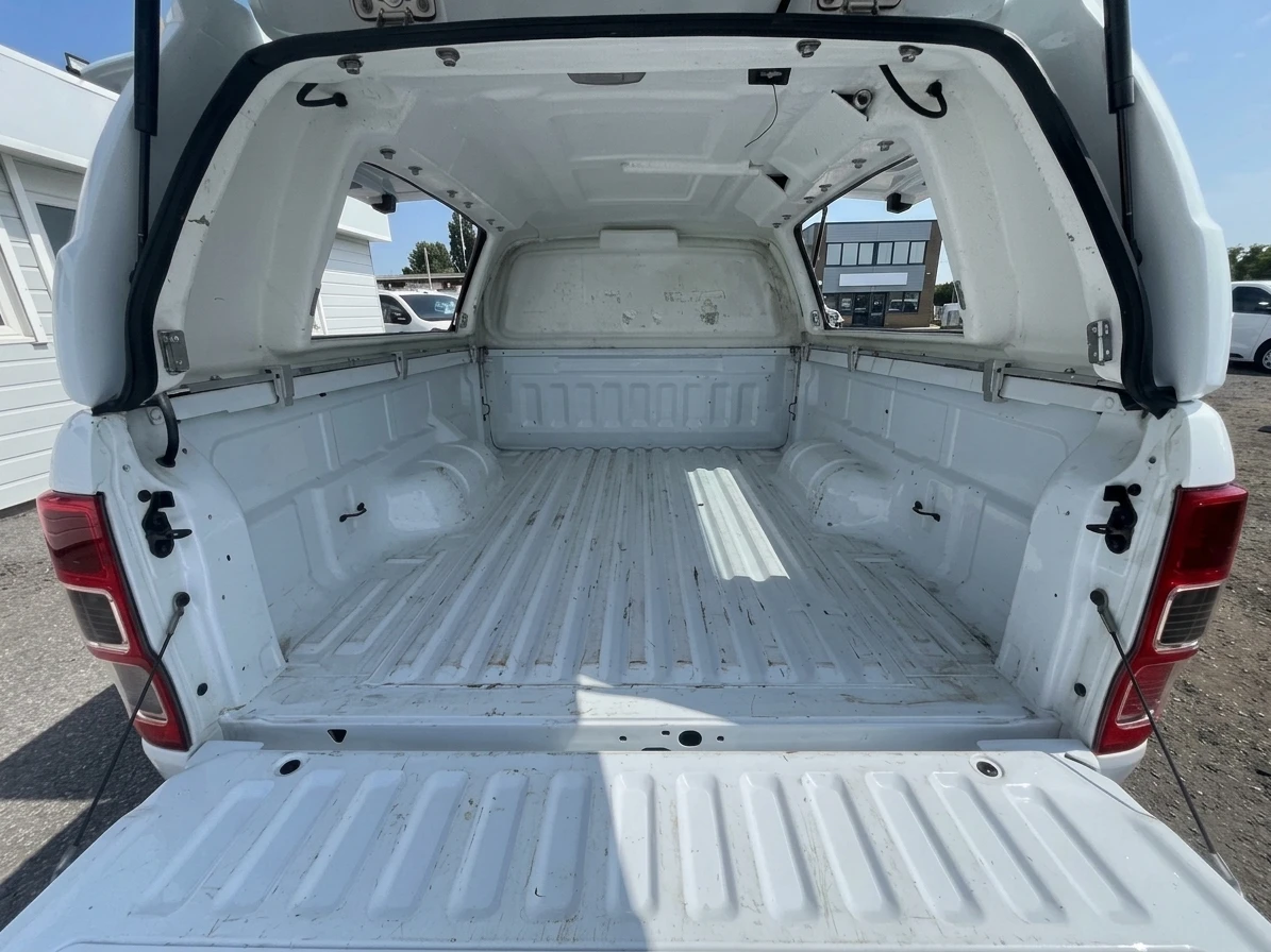 2023 Ford Ranger PickUp Van — cab interior