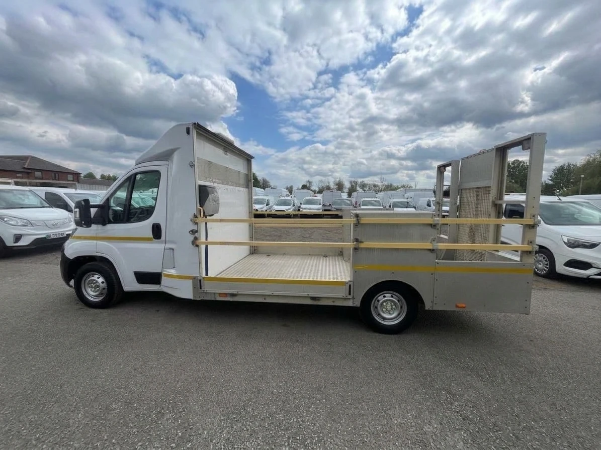 2022 Peugeot Boxer Dropside Van — side view